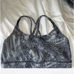 Lululemon patterned sports bra - size 8
Barely worn - excellent condition